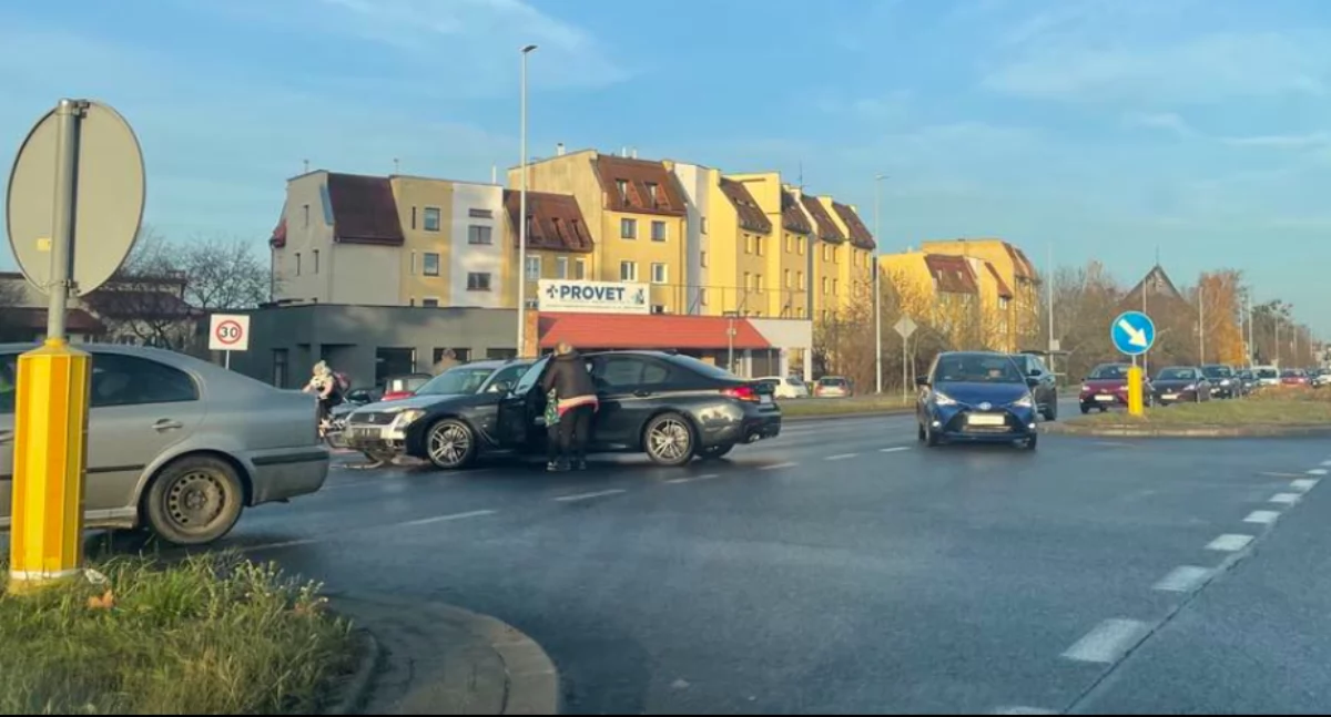 Wypadek w Toruniu. 31-latka z BMW popełniła kardynalny błąd