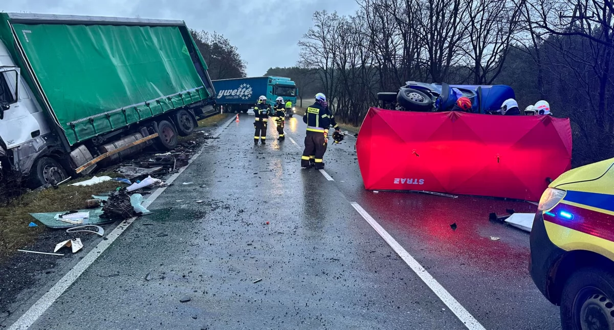 Śmiertelny wypadek pod Toruniem. Droga jest całkowicie zablokowana