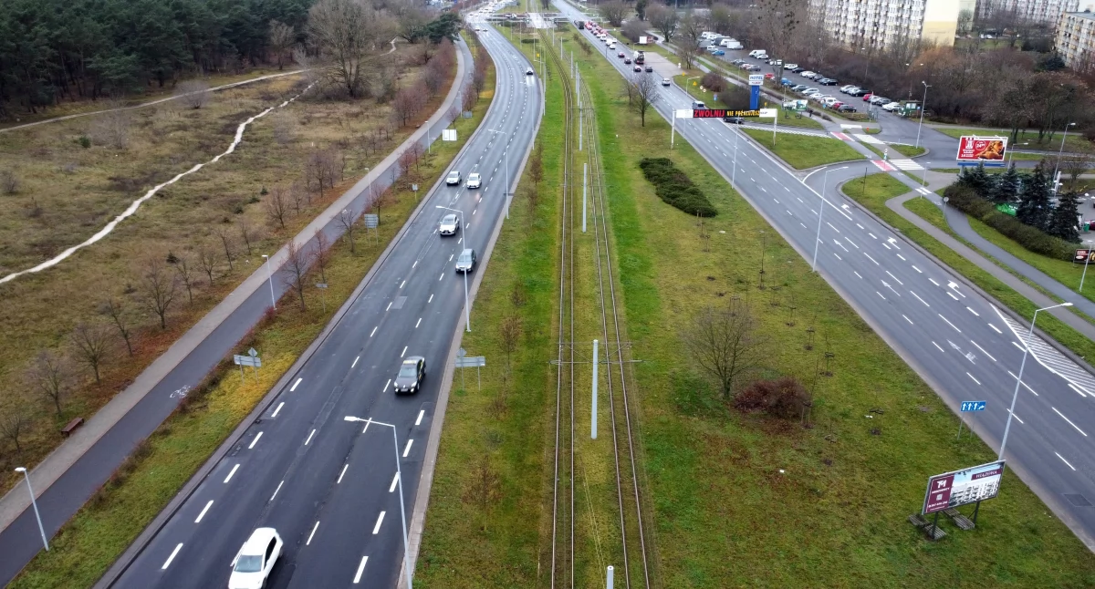 To najdłuższa ulica w Toruniu. Ma ponad 6,5 kilometra długości 