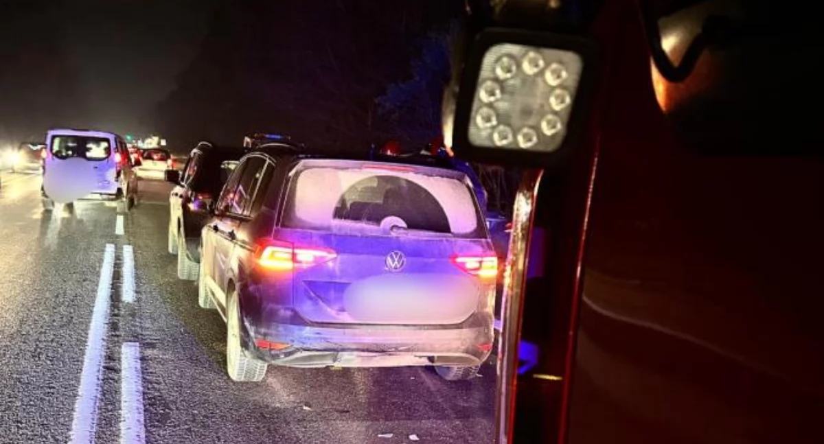 Karambol na drodze pod Toruniem. Dwie osoby trafiły do szpitala
