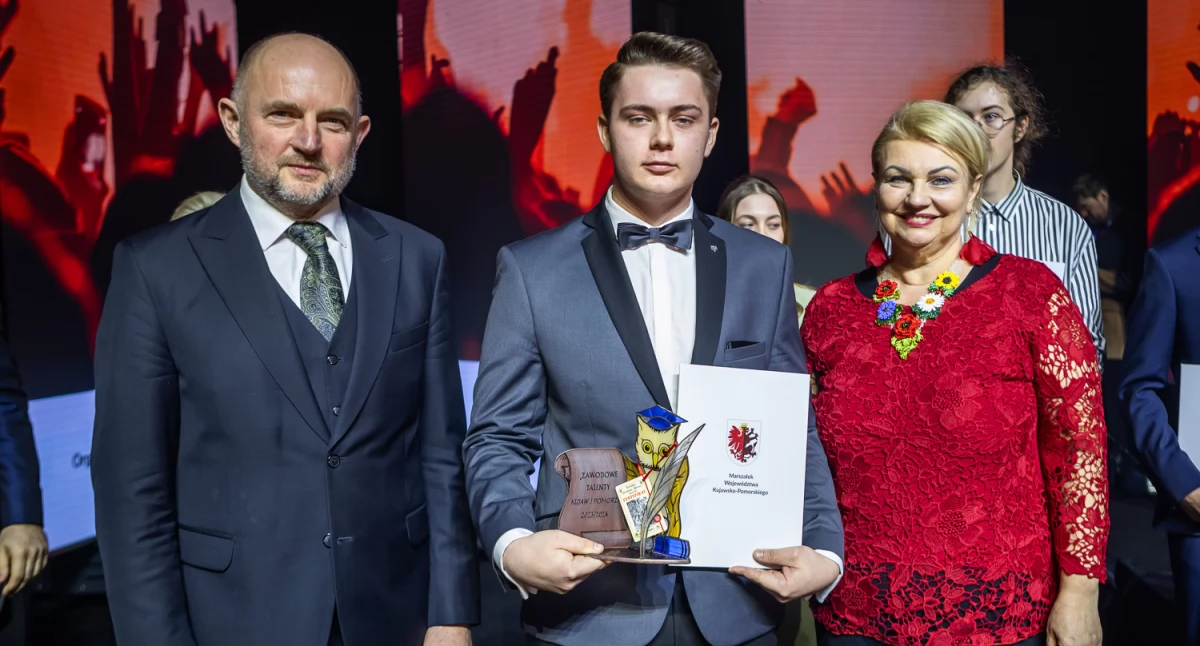 To najzdolniejsi uczniowie w Toruniu. Otrzymali stypendia „Zawodowe Talenty Kujaw i Pomorza”