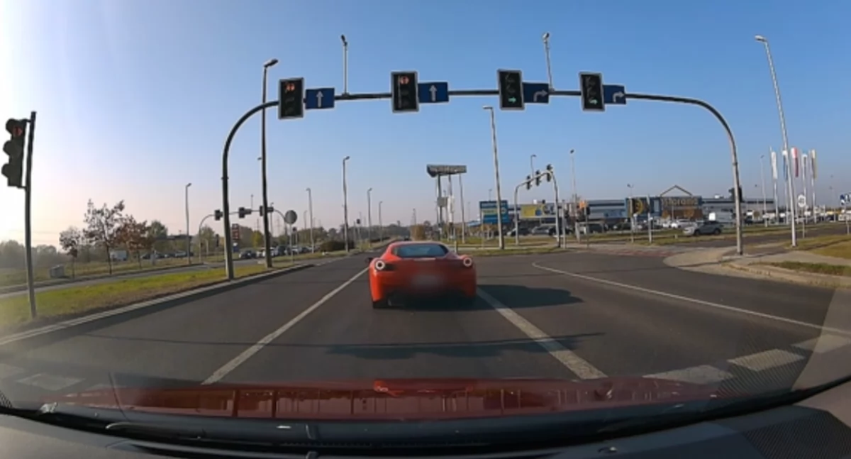 Kierowca Ferrari z premedytacją złamał przepisy w Toruniu. Chciał wystartować z pole position