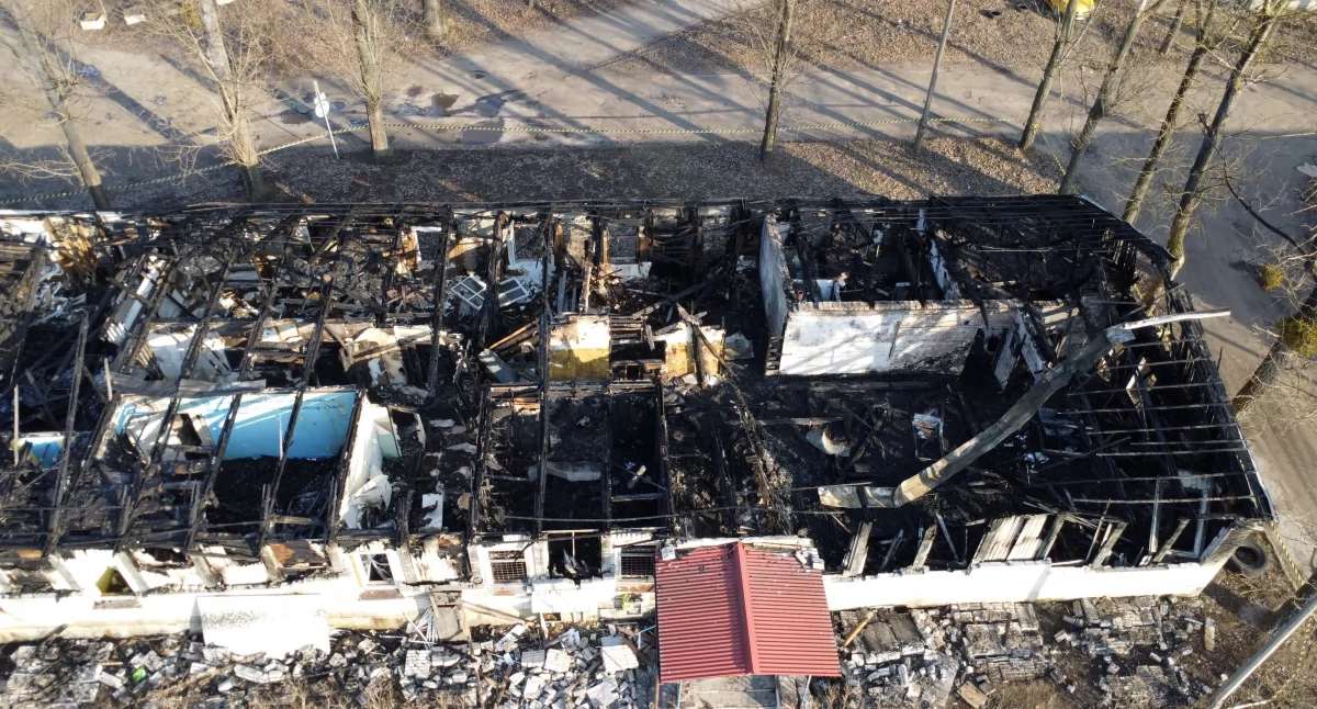Tajemniczy pożar w Toruniu. Z budynku na cennych terenach zostały tylko zgliszcza
