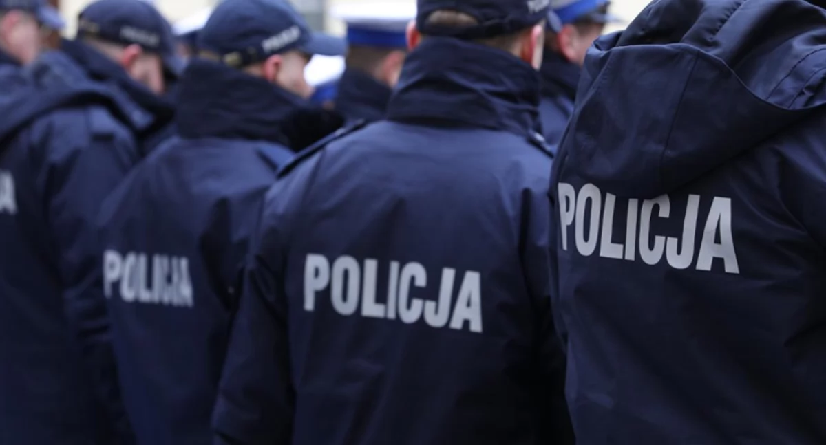 Najważniejsi policjanci w Toruniu próbowali zatrzymać schorowaną emerytkę w jej domu