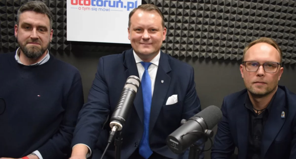 Pytania o Toruń - kto powinien zajmować imponujący dwór w centrum Torunia?