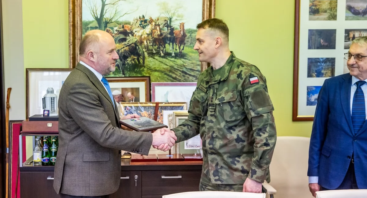 Marszałek Piotr Całbecki otrzymał podziękowania za pomoc powodzianom