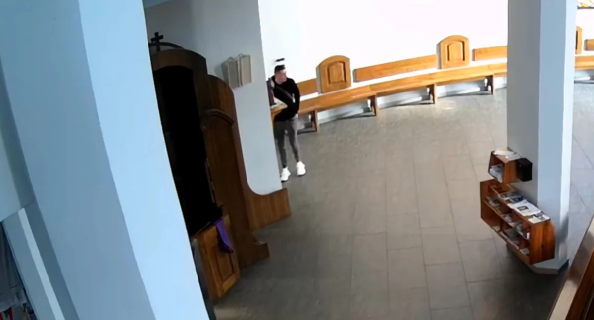 Włamanie do kościoła w Toruniu. Złodziej został uchwycony przez kamery