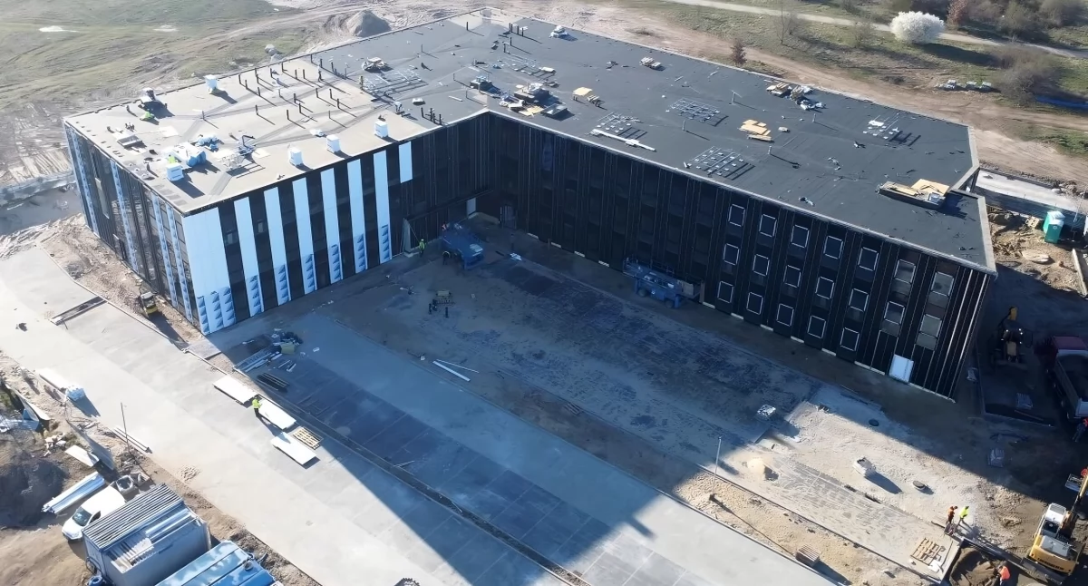 Nowy kompleks biurowy rośnie w Toruniu. Inwestor przeniesie tu swoją siedzibę