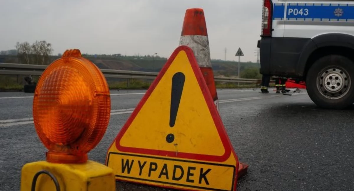 Poważny wypadek na trasie Toruń - Bydgoszcz. Motocyklista wjechał w bariery
