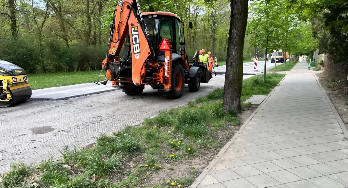 Podziurawiona droga w Toruniu przechodzi remont. Będzie przejezdna jeszcze w tym miesiącu