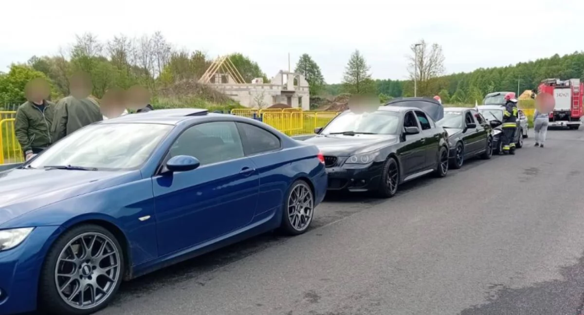 Kuriozalna sytuacja pod Toruniem. Nastolatka spowodowała karambol czterech aut BMW