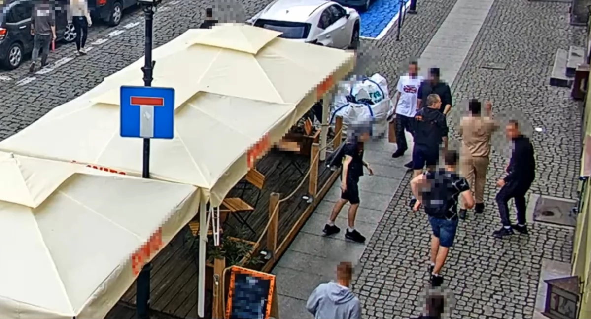Brutalne pobicie w centrum Torunia. Policja opublikowała nagranie