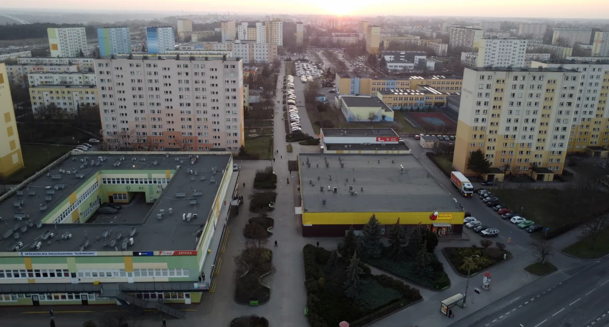Złodzieje grasują na dużym osiedlu w Toruniu. Mieszkańcy zaniepokojeni