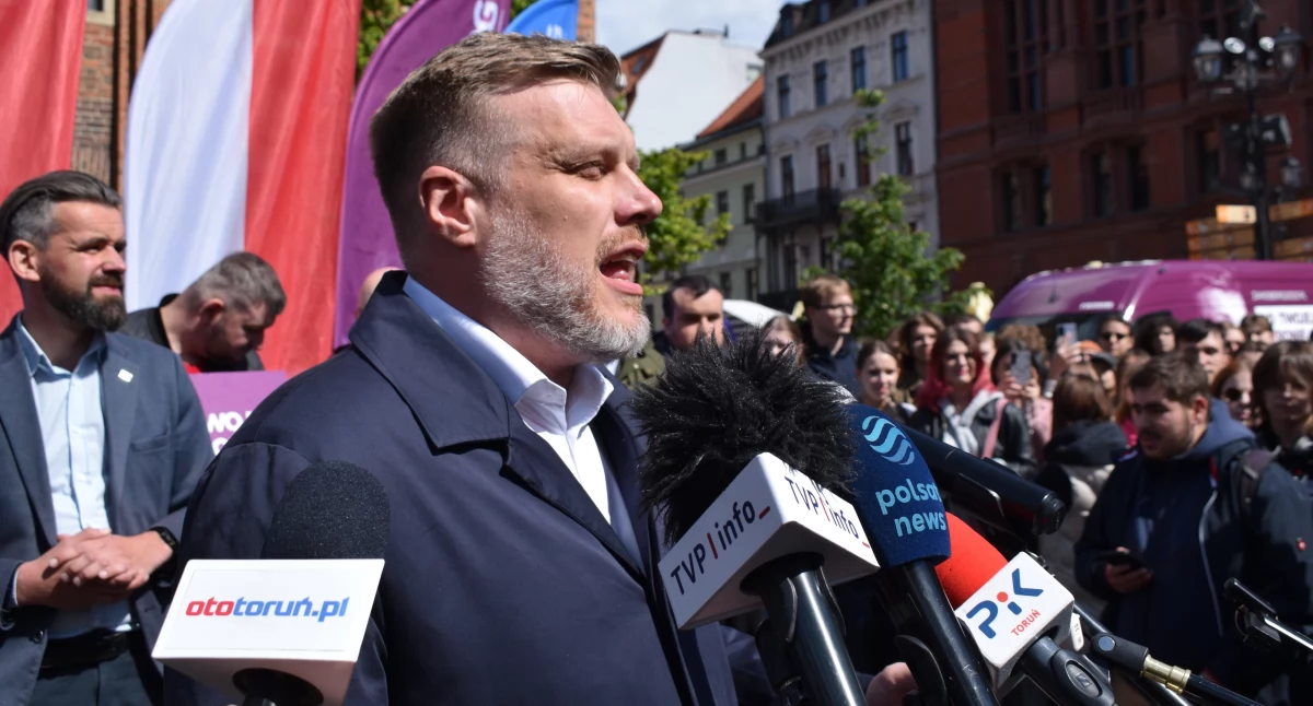 Adrian Zandberg w Toruniu: Donald Tusk i Jarosław Kaczyński na emeryturę