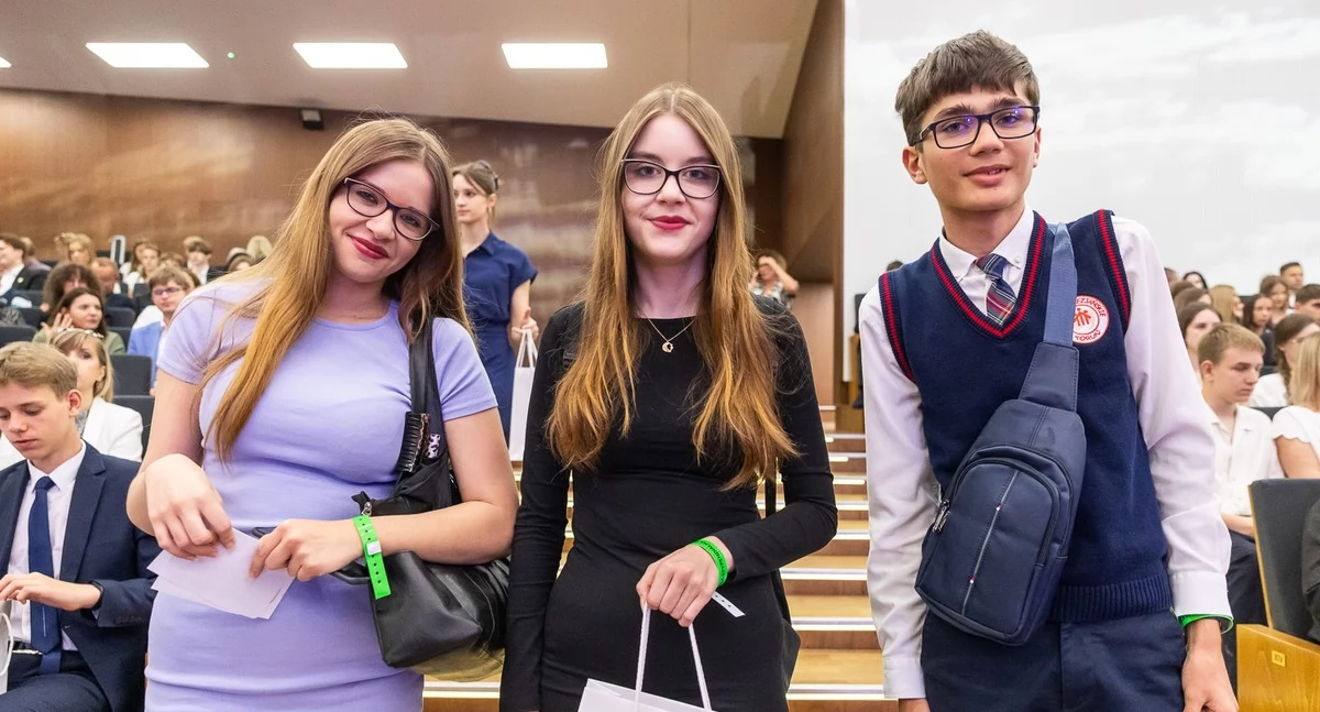 Najwięksi „prymusi” z Torunia i województwa zostali wyróżnieni w Auli UMK