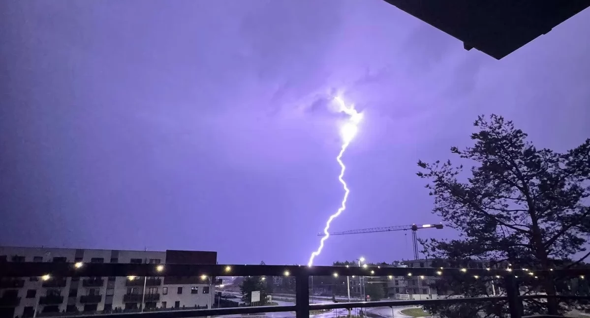Nawałnica przeszła przez Toruń. IMGW wydało nowy alert