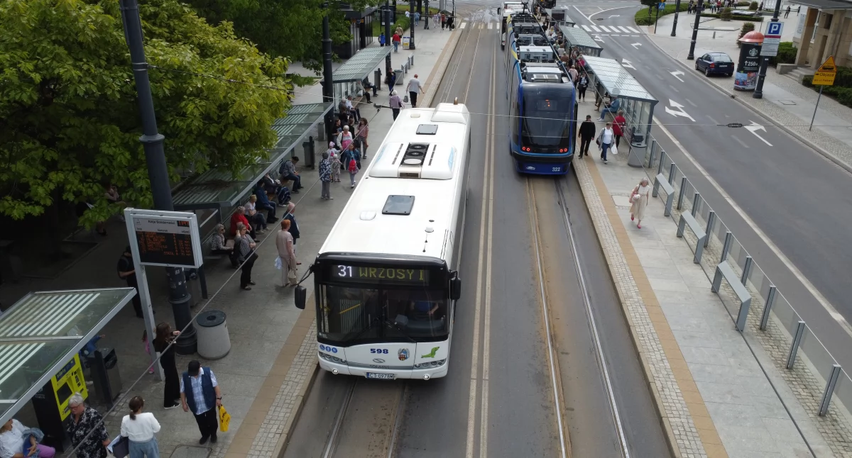 Autobusy i tramwaje w Toruniu nie będą czekać na spóźnialskich. MZK wyjaśnia