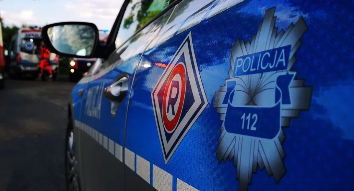 Wypadek na moście w Toruniu. Policjant trafił do szpitala