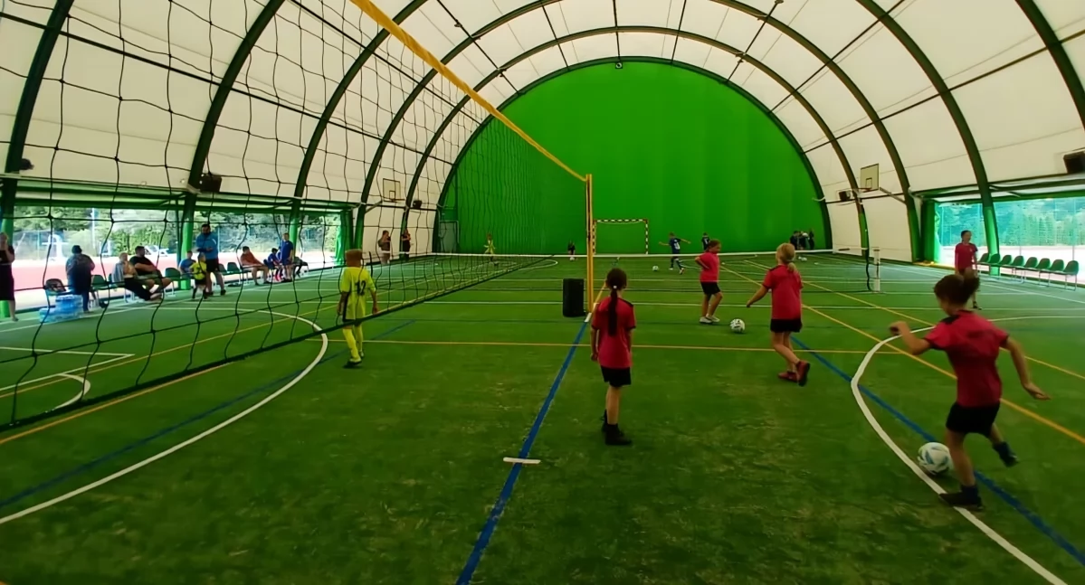 Pod Toruniem zostało otwarte boisko pod balonem za blisko 2,5 mln zł