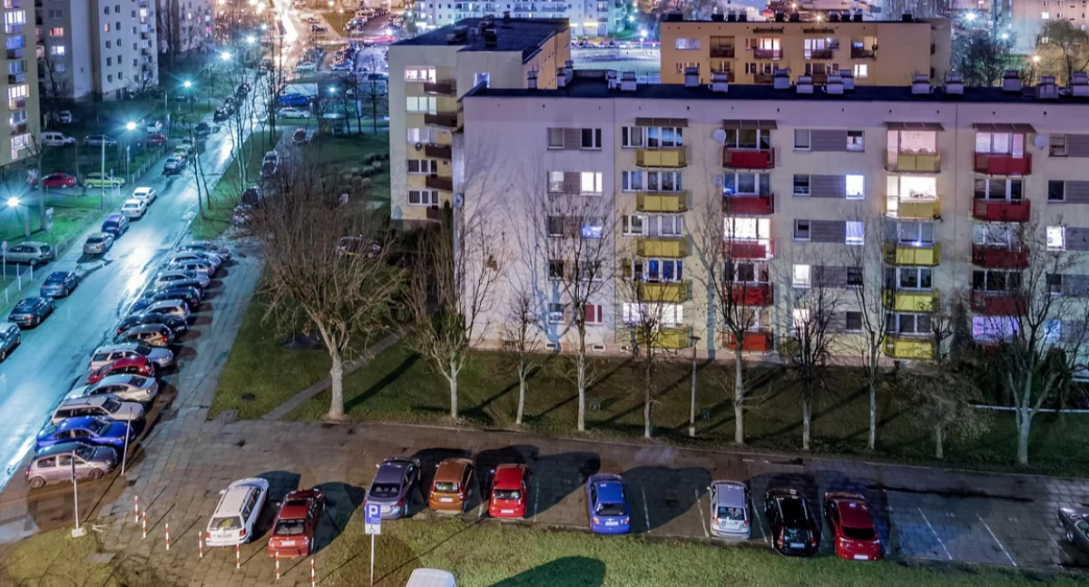 Nocna awantura na osiedlu w Toruniu. 55-latek zaatakował strażników miejskich