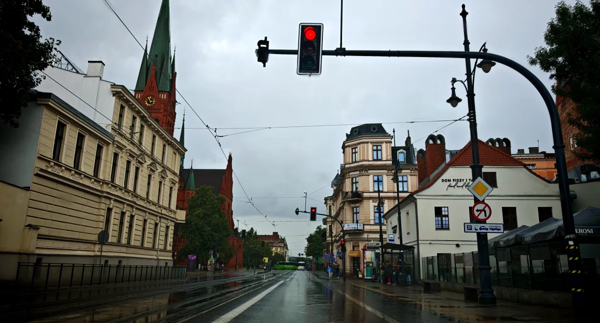 Pogodowy chaos nad Toruniem. Bez parasola ani rusz