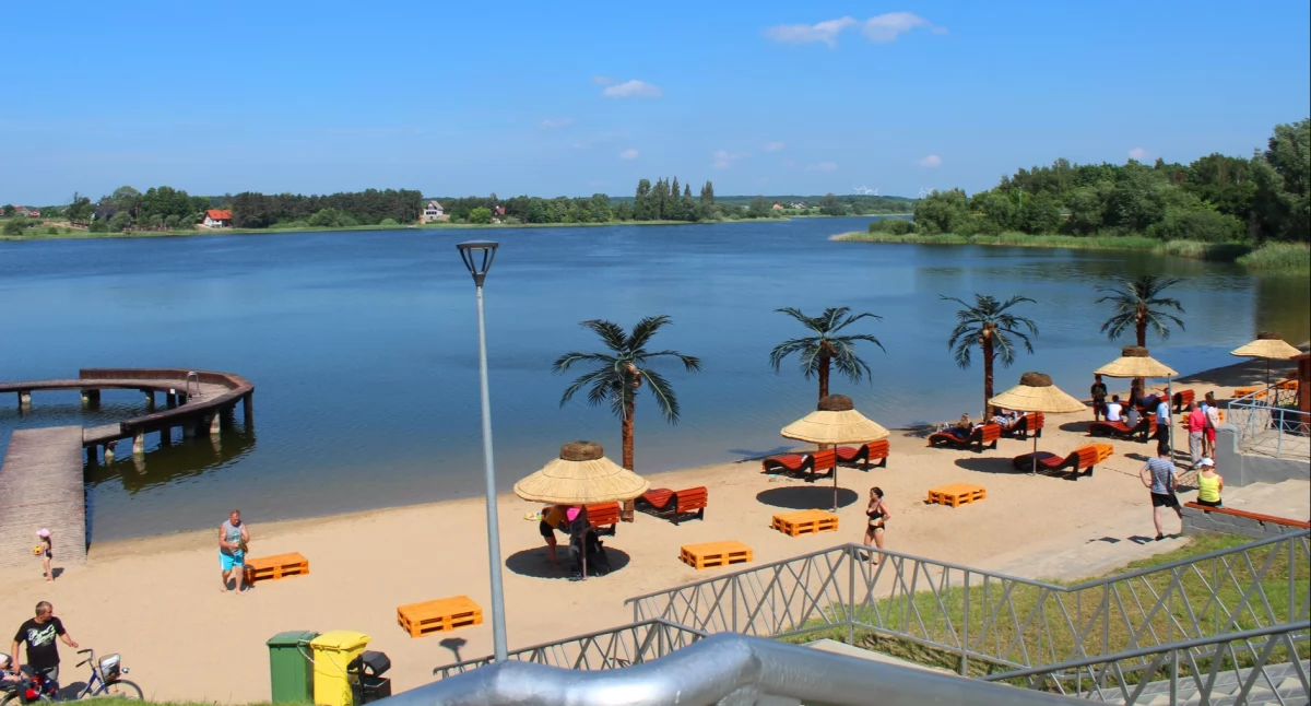 Hawaje 30 minut od Torunia. Rajska plaża znów przyciąga tłumy turystów