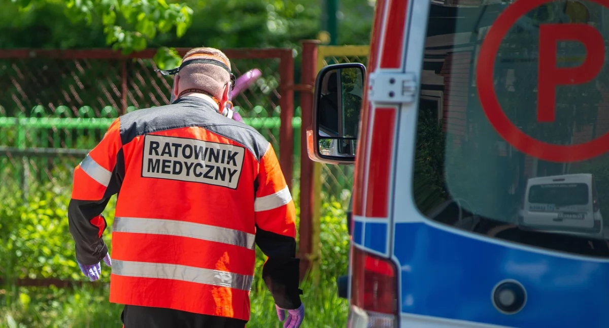 Bulwersujący atak w Toruniu. 43-latek rzucił się na ratowników