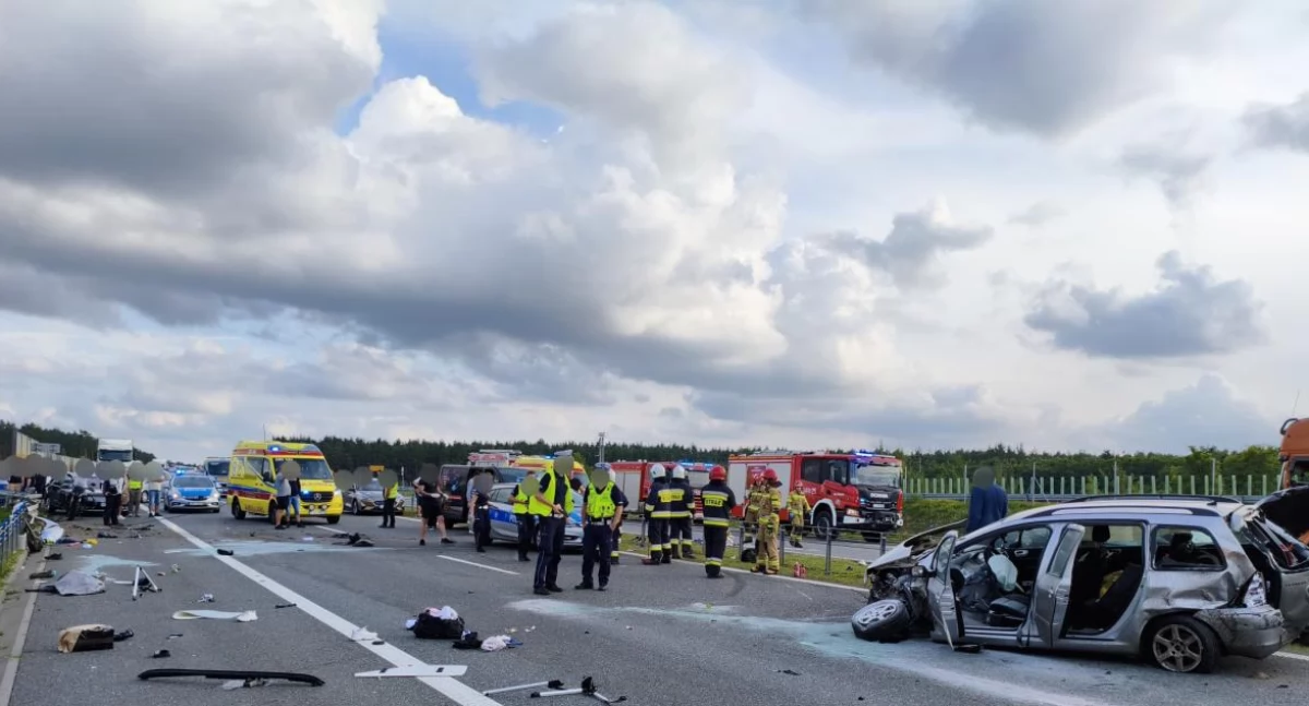 Poważny wypadek pod Toruniem. Do akcji wezwano śmigłowiec LPR