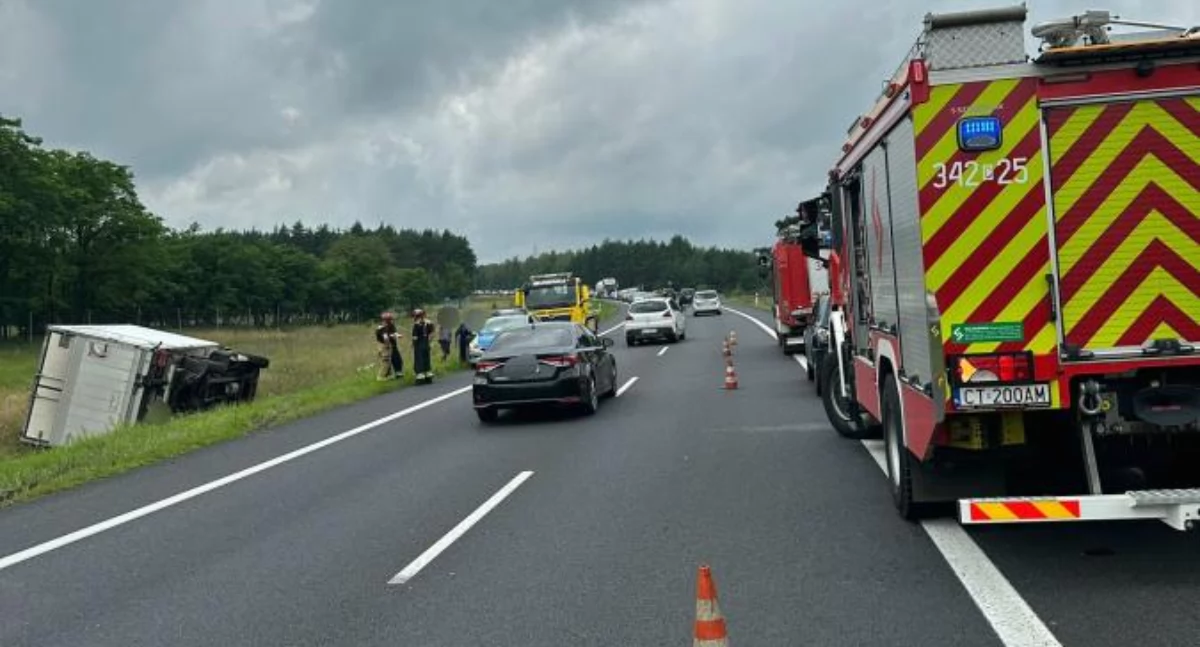Duży wypadek na obwodnicy Torunia. Uczestniczyło w nim dziewięć osób