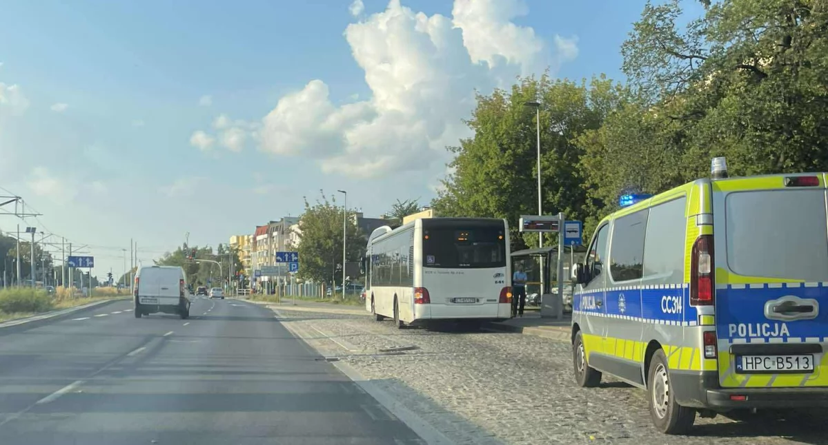 W autobusie w Toruniu rozpylono gaz pieprzowy. Kierowca przerwał przejazd