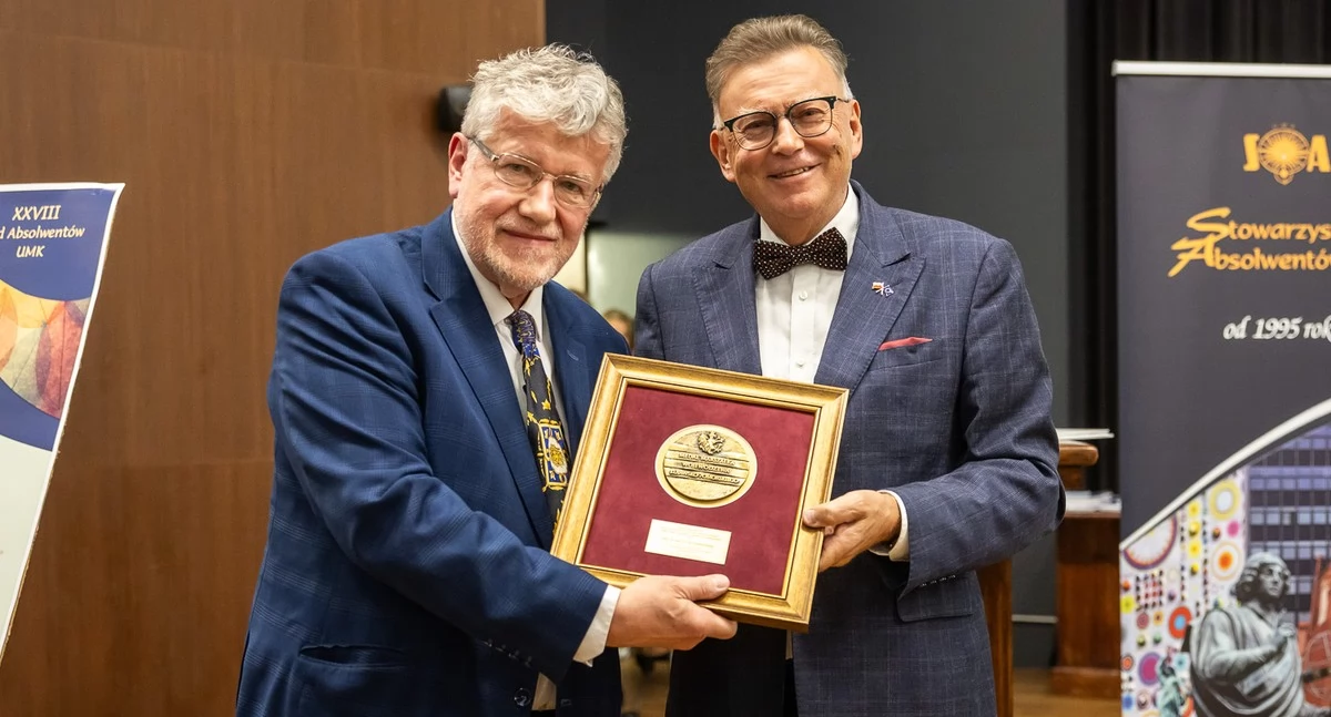 Prof. Lech Witkowski otrzymał medal Unitas Durat w Toruniu