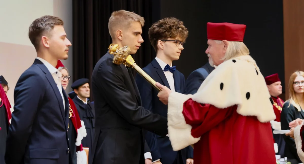 Nowy rok na UMK. Rektor zastanawia się, jak zatrzymać odpływ studentów