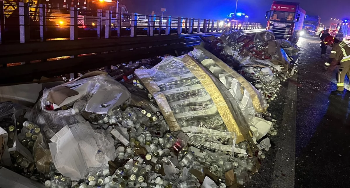Niecodzienny wypadek pod Toruniem. Znicze zablokowały przejazd
