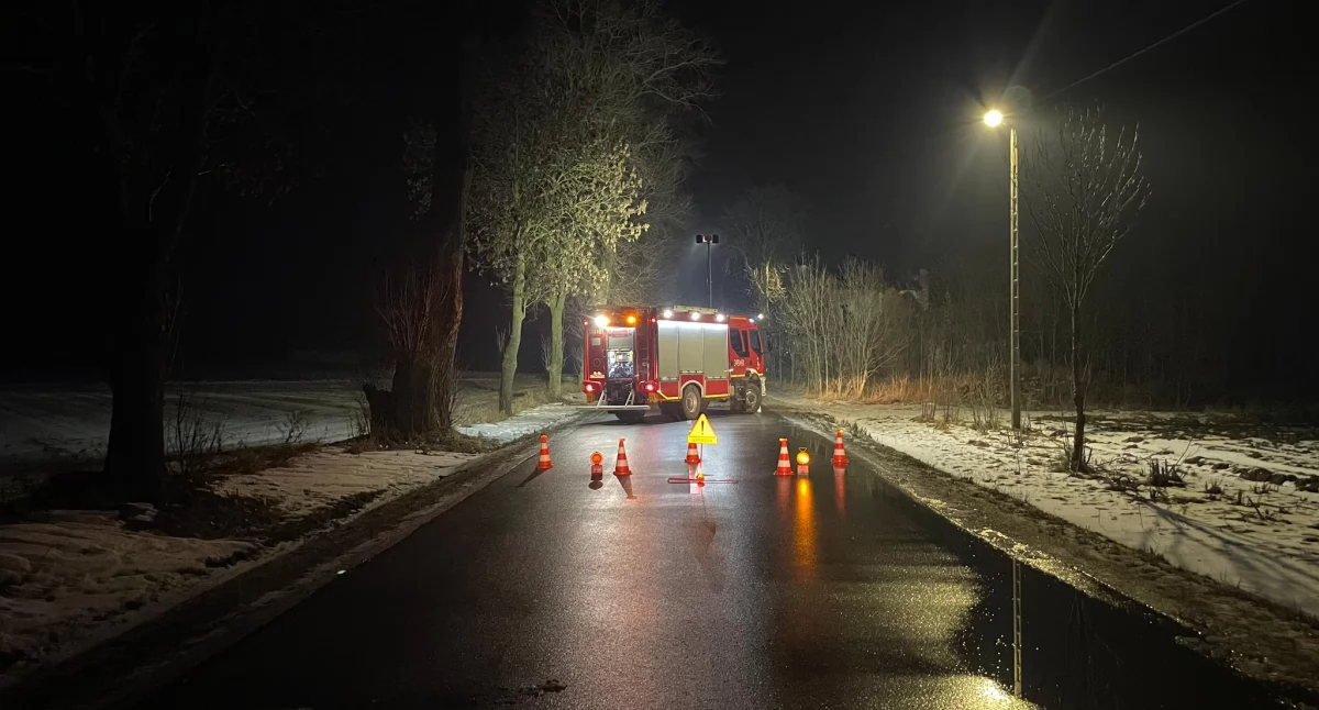 Tragedia na drodze pod Toruniem. Młody kierowca przejechał leżącego mężczyznę