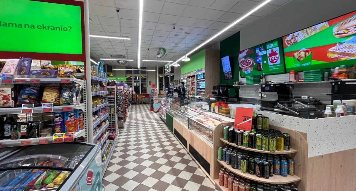 W Toruniu powstała największa Żabka w Polsce. Posiada nawet strefę gastro