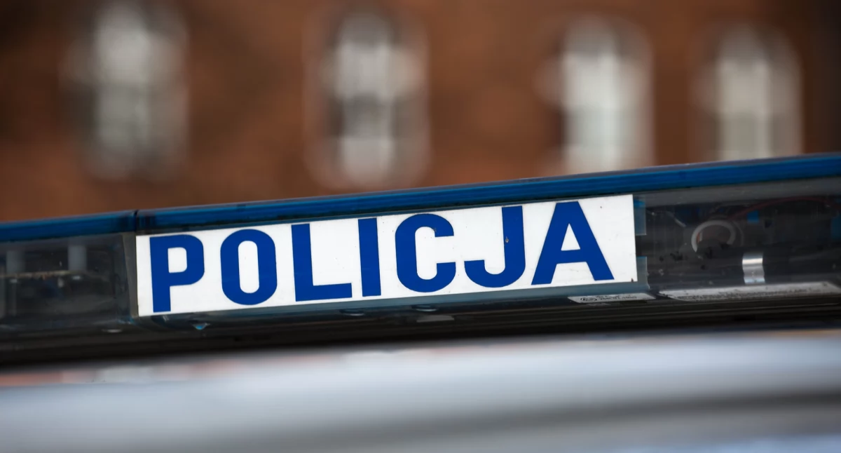 Nielegalny biznes w Toruniu został zlikwidowany. 76-latek ukrywał towar w autach