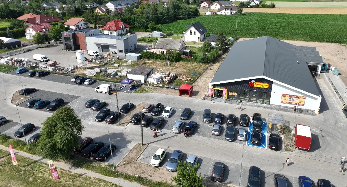 Biedronka pod Toruniem wystawiona na sprzedaż. Cena robi wrażenie