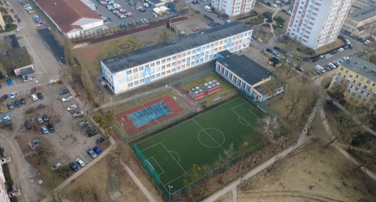 Szkoła w Toruniu zostanie zamknięta. Na jej terenie może powstać duży parking