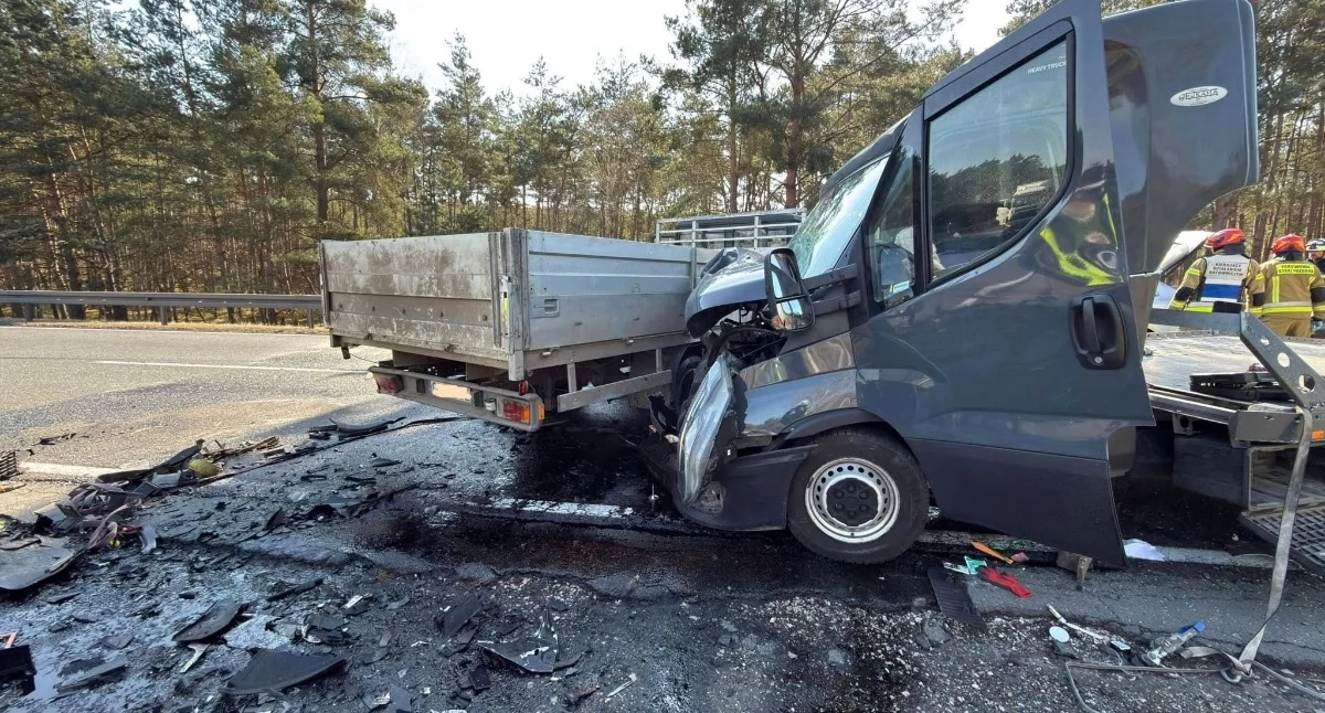 Akcja ratunkowa pod Toruniem. Zablokowana droga po karambolu