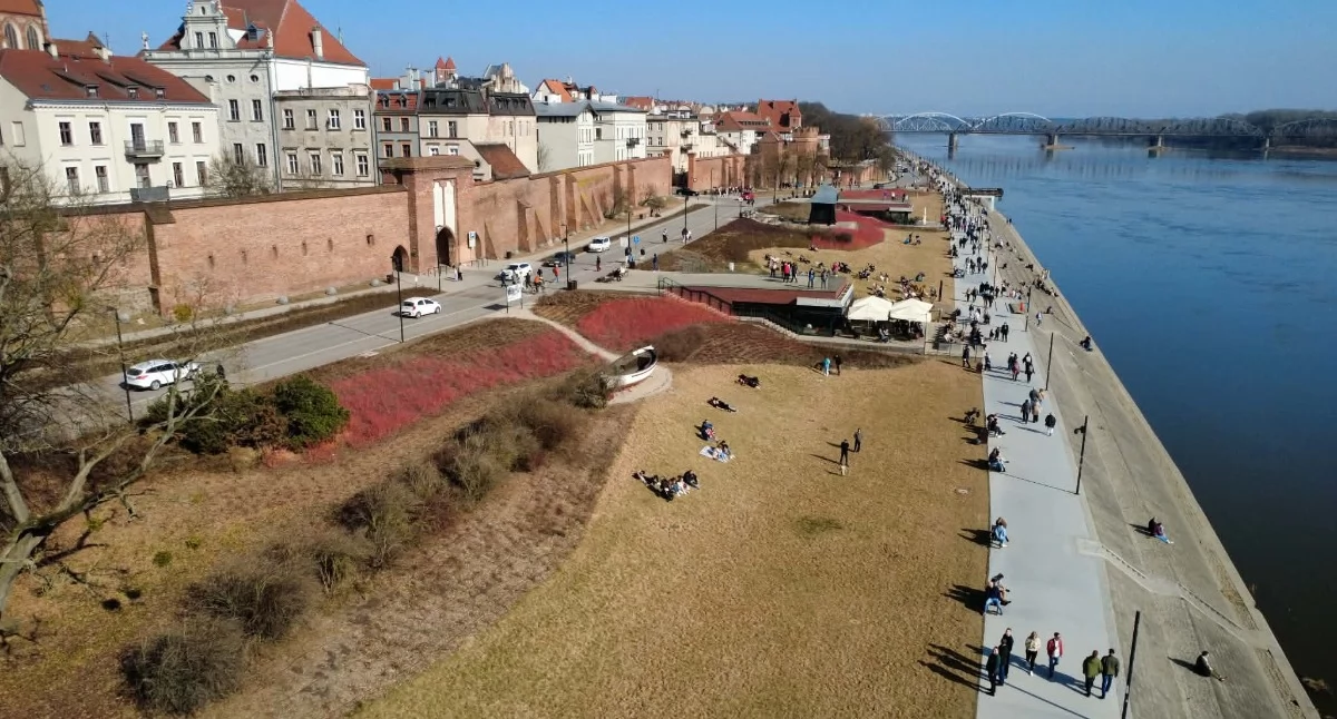 Skandal w centrum Torunia. Taras widokowy został zdewastowany