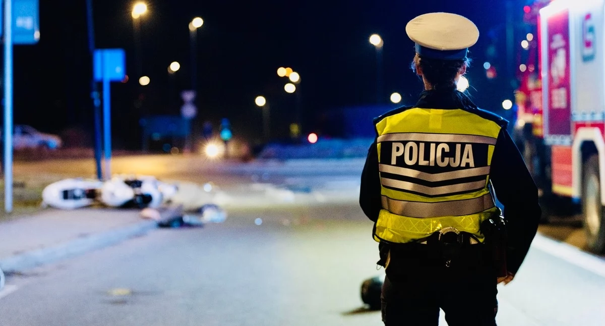 Wypadek na skrzyżowaniu w Toruniu. Młody kierowca wjechał w motocyklistę