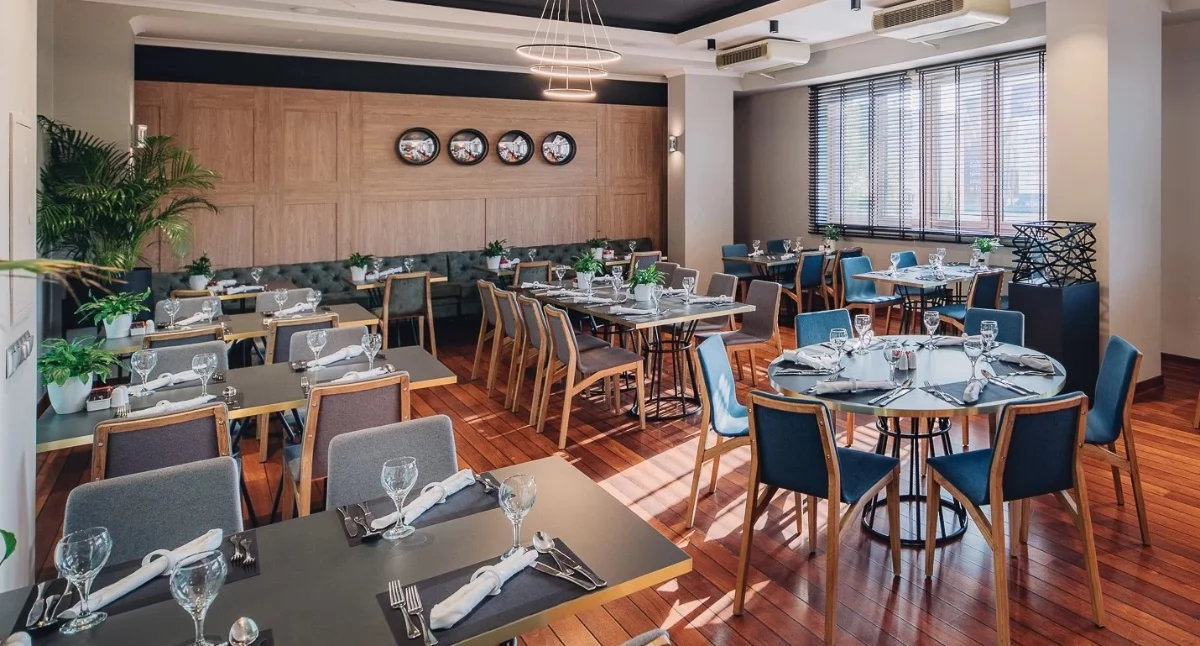 Znany hotel w Toruniu skrywa nieodkrytą restaurację. Lokal działa od ponad 20 lat