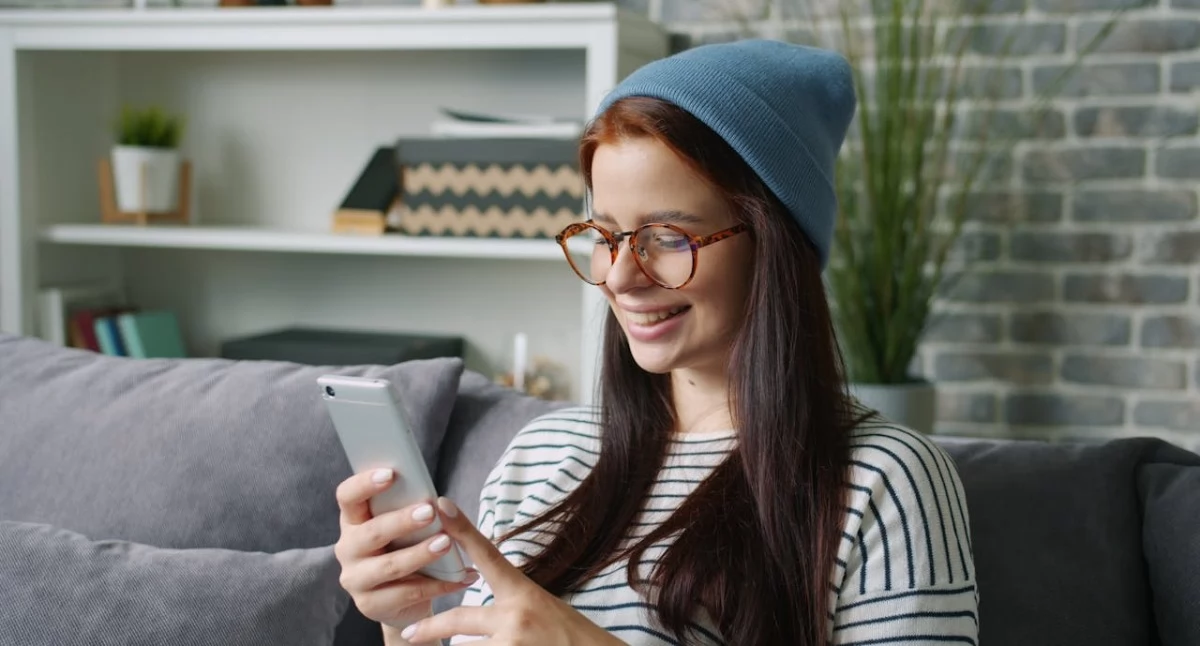 Jaki telefon dla nastolatka? 6 rzeczy, o których warto pamiętać