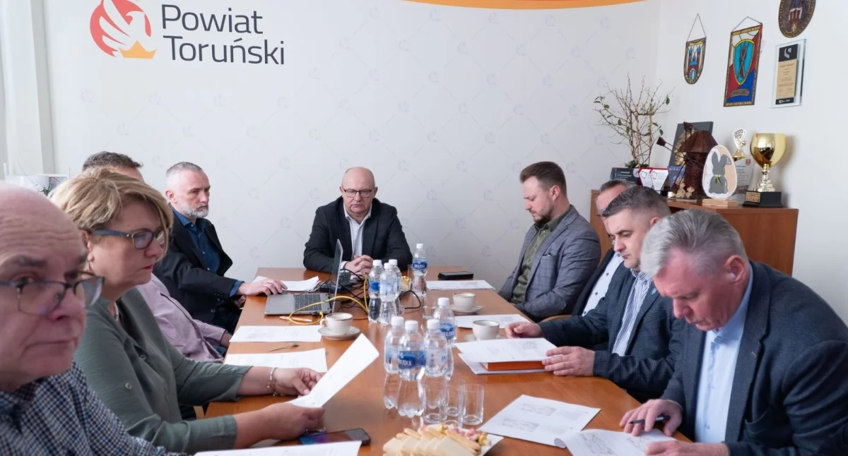 Magazyn Powiatu Toruńskiego. Budowa nowej ścieżki rowerowej coraz bliżej