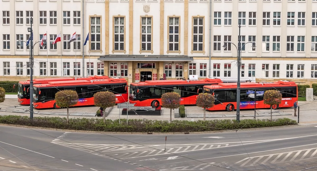 Nowe eko autobusy dotarły do Torunia. Na drogi wyjedzie łącznie 40 pojazdów