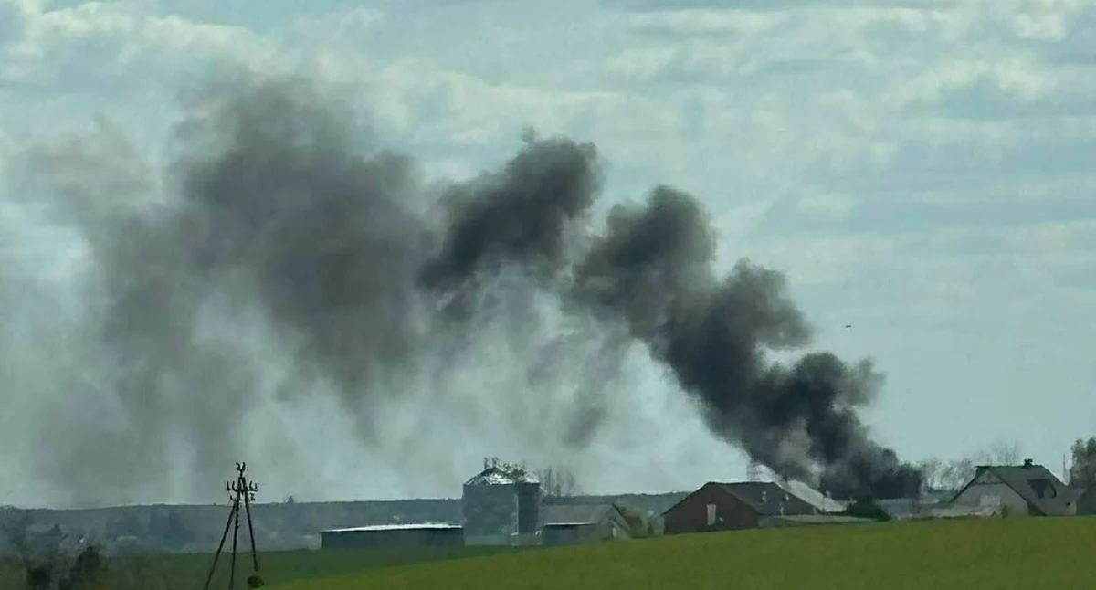 Duży pożar pod Toruniem. Słup czarnego dymu był widoczny z daleka