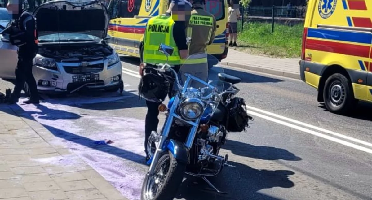 W Toruniu kobieta wjechała w motocykl. Cztery osoby trafiły do szpitala
