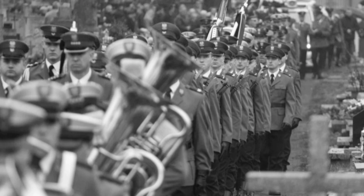 Młody policjant zginął na służbie w Toruniu. Próbował uratować człowieka