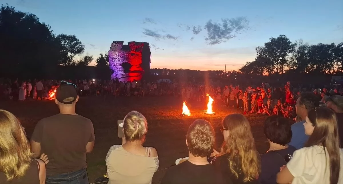Magiczny wieczór pod Toruniem. Na łące odbędzie się wielki spektakl ognia