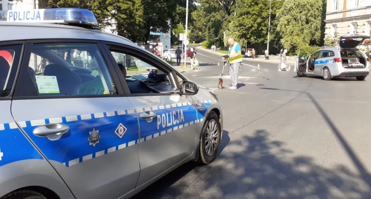 Poważny wypadek na drodze do Torunia. 73-latka wtargnęła wprost pod jadące auto
